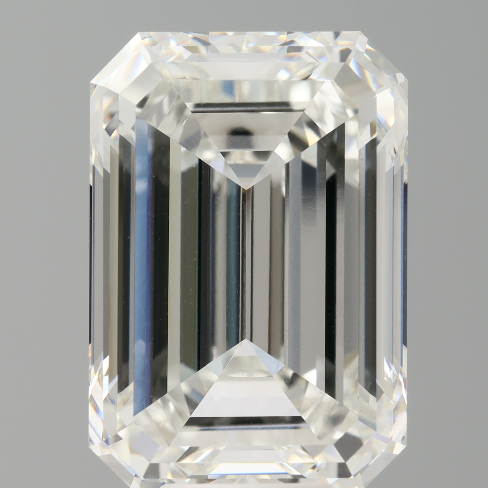 Emerald cut 10ct F VVS2