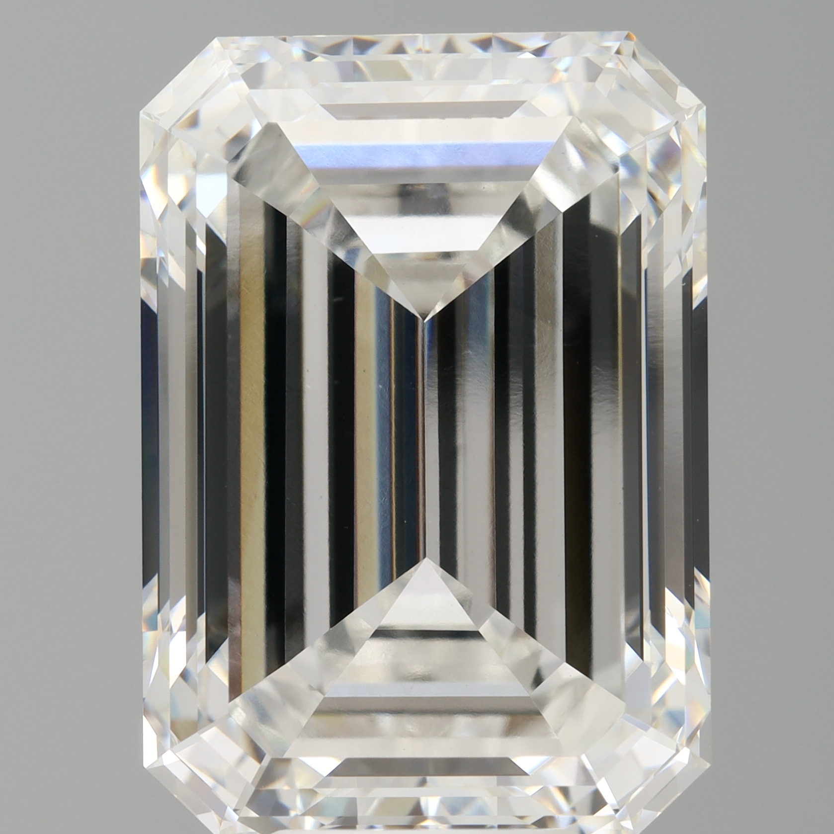 Emerald cut 10ct F VVS2